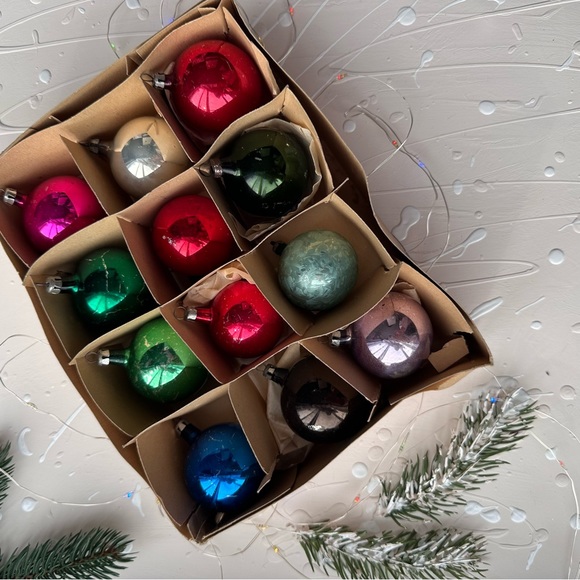 Vintage Christmas Glass Ornaments Box of 12 - Picture 4 of 16